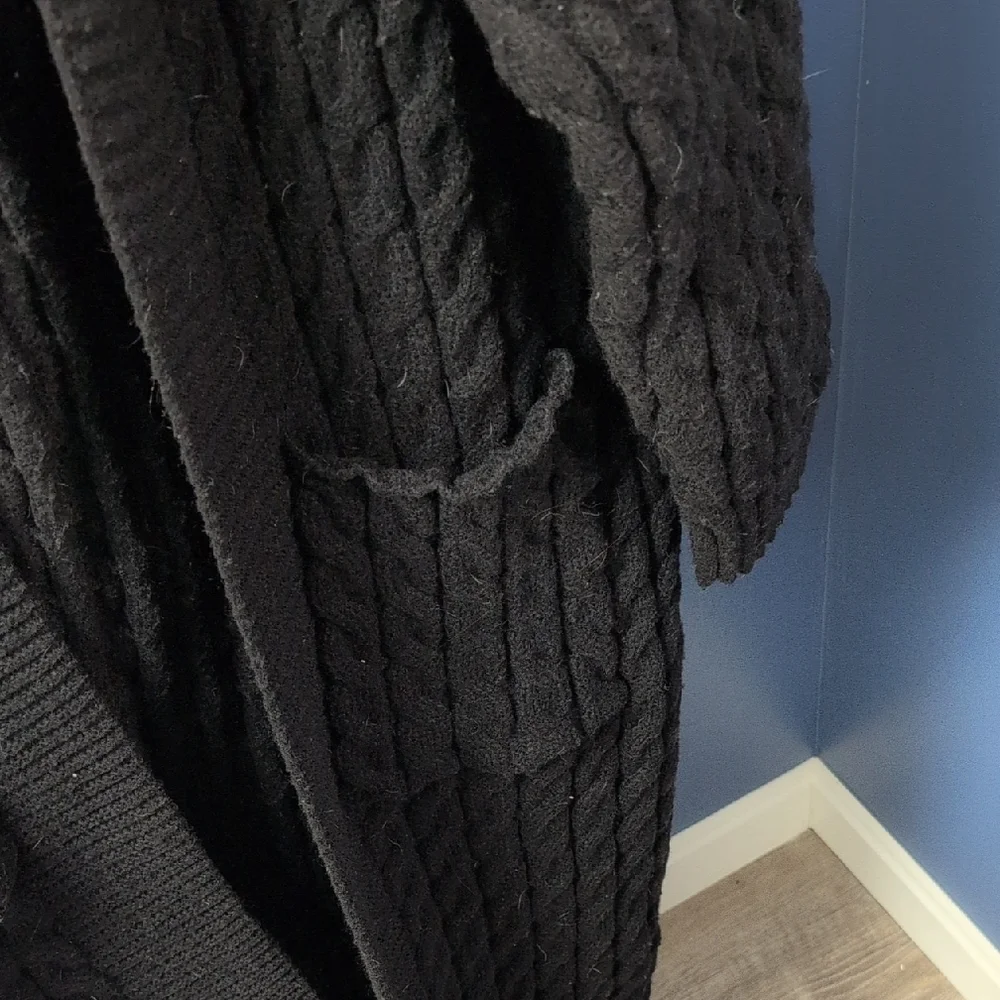 Elegant Black Cable Knit Cardigan - Picture 4 of 4